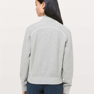Lululemon On Repeat Bomber
Heathered Core Light Grey, size 6